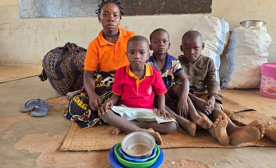 Координатор чрезвычайной помощи ООН Том Флетчер выделил шесть миллионов долларов из Центрального фонда реагирования на чрезвычайные ситуации для расширения поддержки 120 тысяч человек, перемещенных в результате насилия на севере Мозамбика.